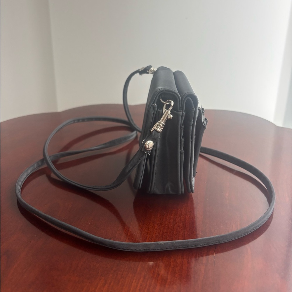 Cross-body multi-compartment purse